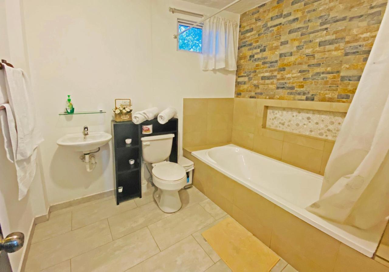 Carpao Lodging Galapagos بويرتو أيورا المظهر الخارجي الصورة