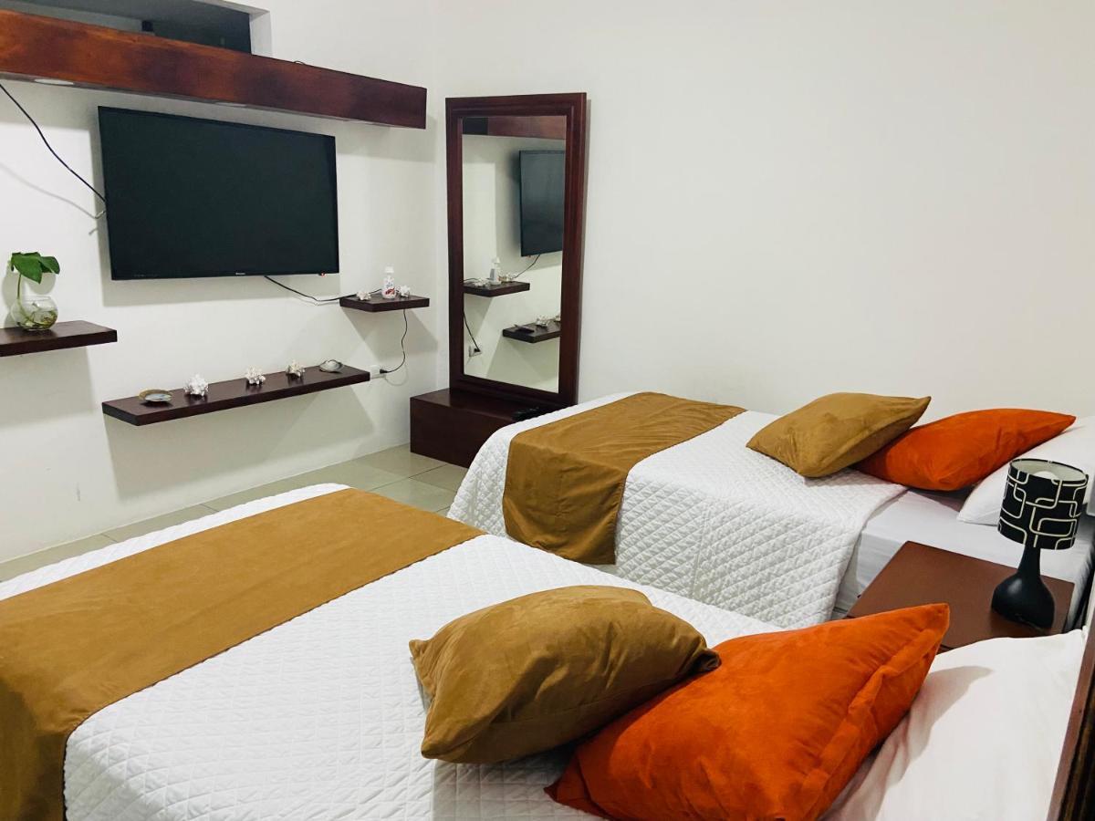 Carpao Lodging Galapagos بويرتو أيورا المظهر الخارجي الصورة